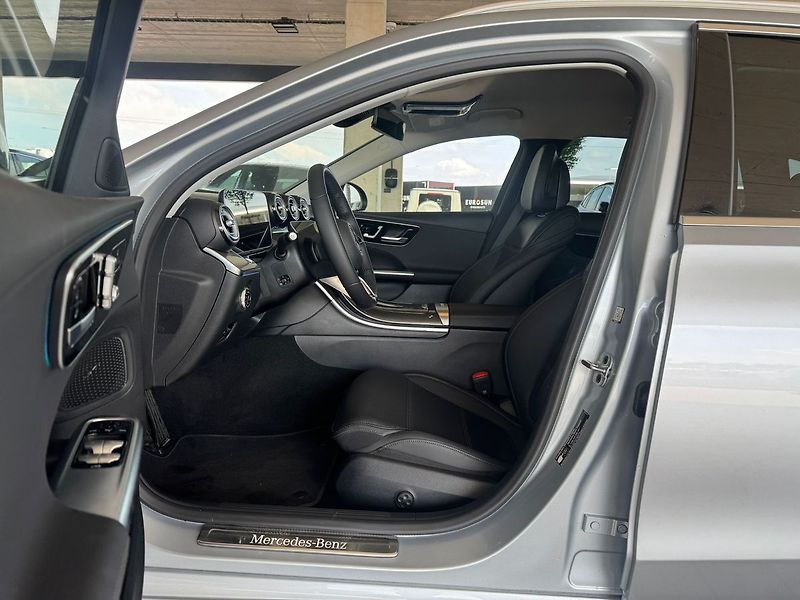 Mercedes-Benz Třídy C 220 d 4MATIC kombi - fotka 11 z 20