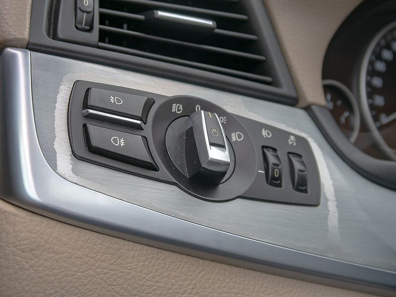 BMW Řada 5 (2010) 3.0i mat – NAVI - fotka 35 z 49