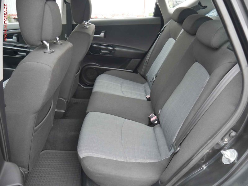 Kia Ceed (2010) 1.4 16V, ČR, Klima - fotka 10 z 13