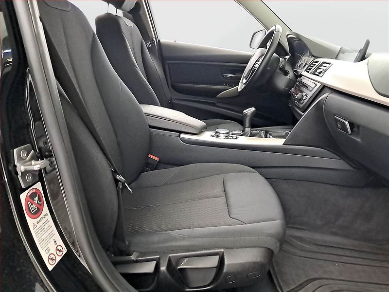 BMW Řada 3 (2014) 320 d, Navi, Xenony - fotka 9 z 15