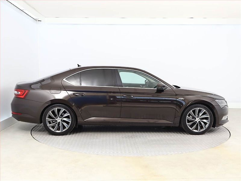 Škoda Superb (2016) Laurin&Klement 2.0 TDI, Kůže - fotka 6 z 21
