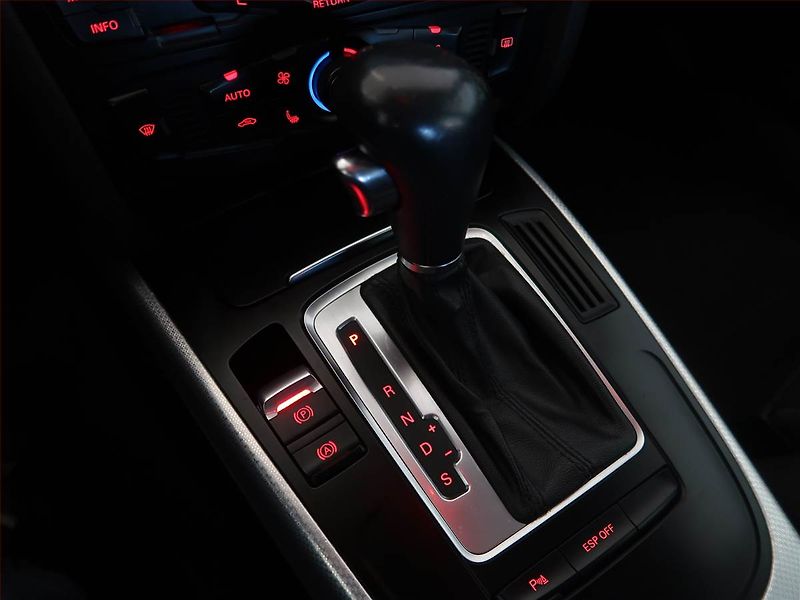 Audi A4 (2010) 2.0 TDI, Automat, Xenony - fotka 13 z 15