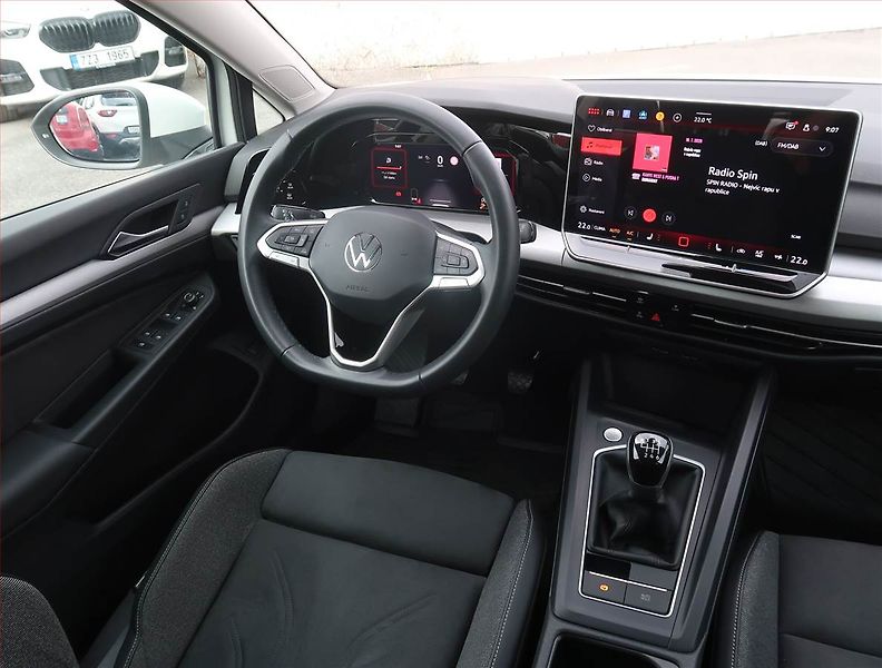 Volkswagen Golf (2025) 1.5 TSI, Full Led,Kamera - fotka 7 z 23