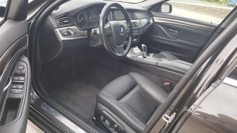 BMW Řada 5 (2014) 520d,X-drive,volat-608 081 843 - fotka 10 z 19