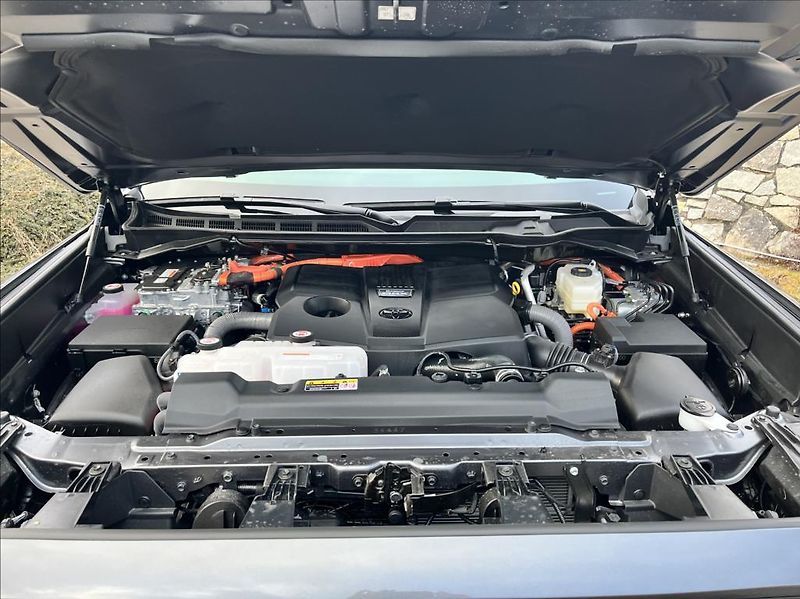 Toyota Sequoia 3,5i-Force MaxTTV6HEV TRD Pro - fotka 56 z 58