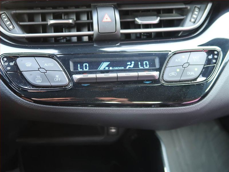 Toyota C-HR (2017) Executive 1.8 Hybrid, Automat - fotka 17 z 18