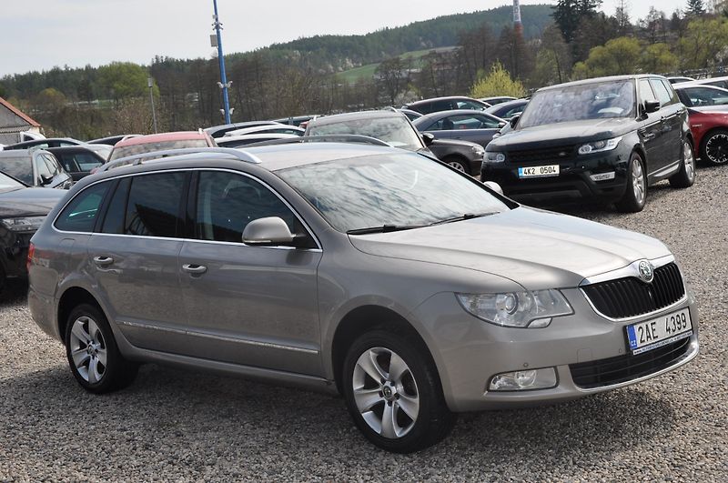 Škoda Superb II 2.0TDi 103kW KOMBI Elegance - fotka 2 z 20