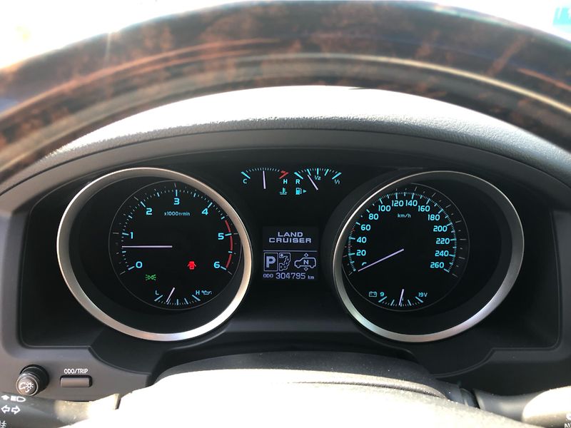Toyota Land Cruiser 200 D-4D A/T 7 míst - fotka 18 z 30