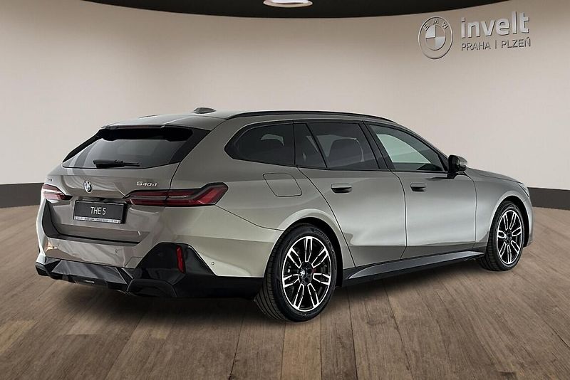 BMW Řada 5 540d xDrive Touring - fotka 3 z 24