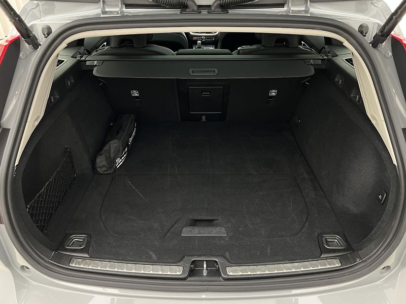 Volvo V60 B4 PLUS DARK AUT 1.maj. - fotka 5 z 47