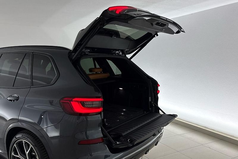 BMW X5 M50d - fotka 9 z 29