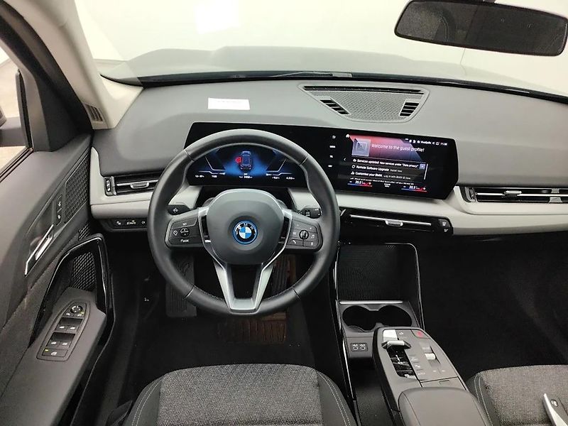 BMW iX1 (2023) xDrive30 - fotka 5 z 7