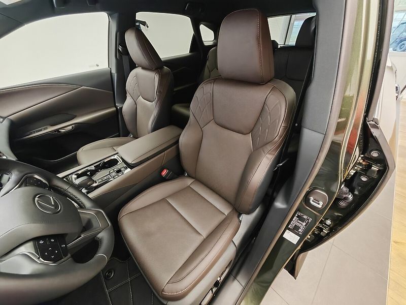 Lexus RX 450h+ Plug-in Hybrid EXECUTIVE - fotka 8 z 17
