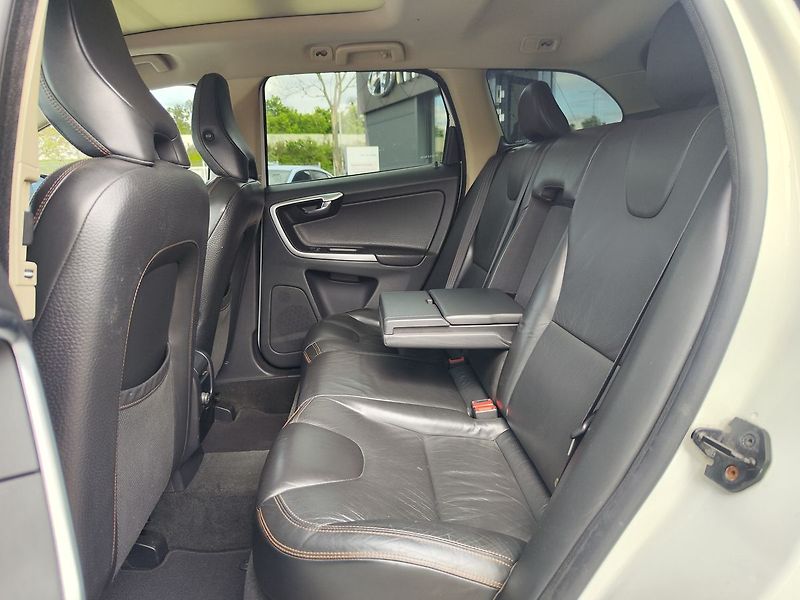 Volvo XC60 D5 2.4/136kW Summum AUT. - fotka 12 z 28