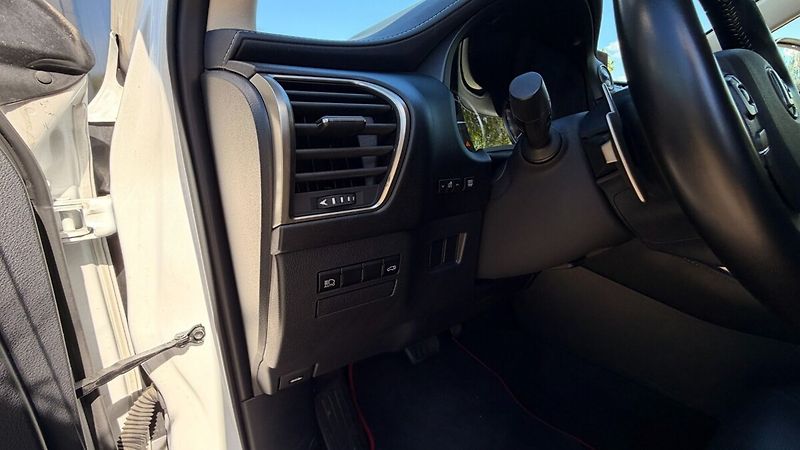 Lexus NX 300h 300H 2,5 HEV PRESTIEGE SAFETY - fotka 16 z 25