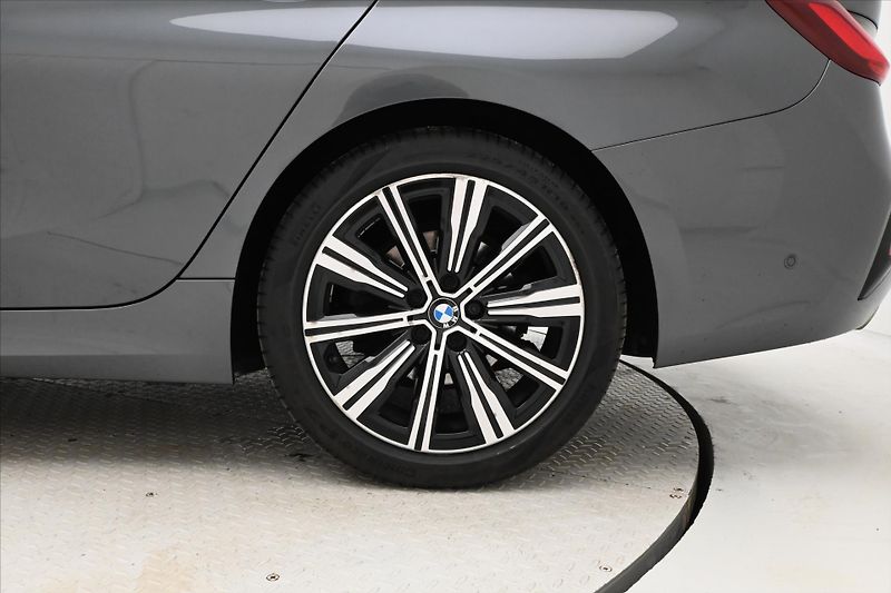 BMW Řada 3 2,0 320d 140 kW STEPTRONIC Zár - fotka 31 z 31