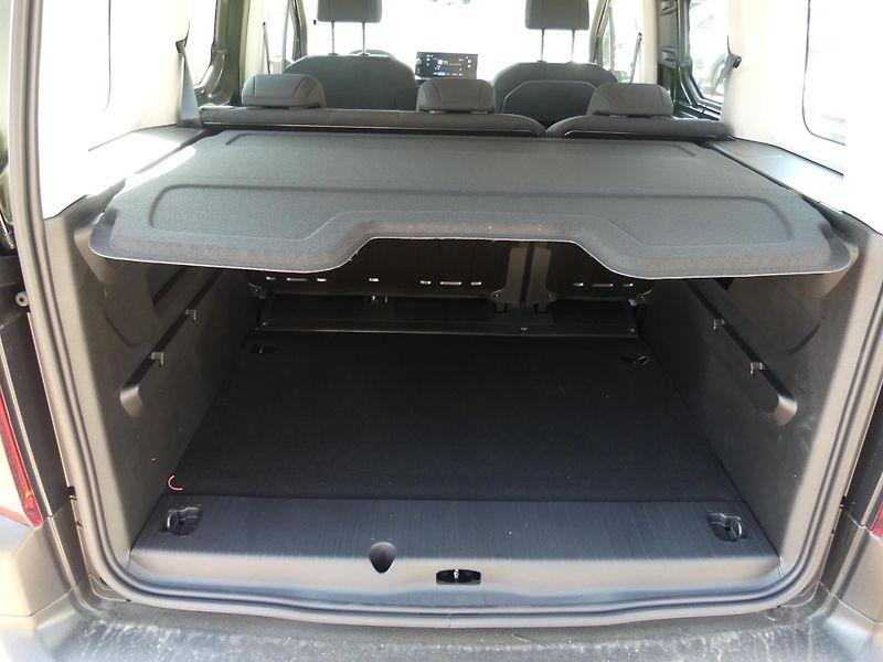 Citroën Berlingo (2026) PLUS Petrol 110k Manual   - fotka 10 z 20