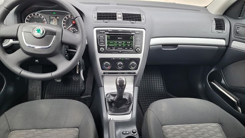 Škoda Octavia (2013) 1,6TDI 77 KW - fotka 15 z 22