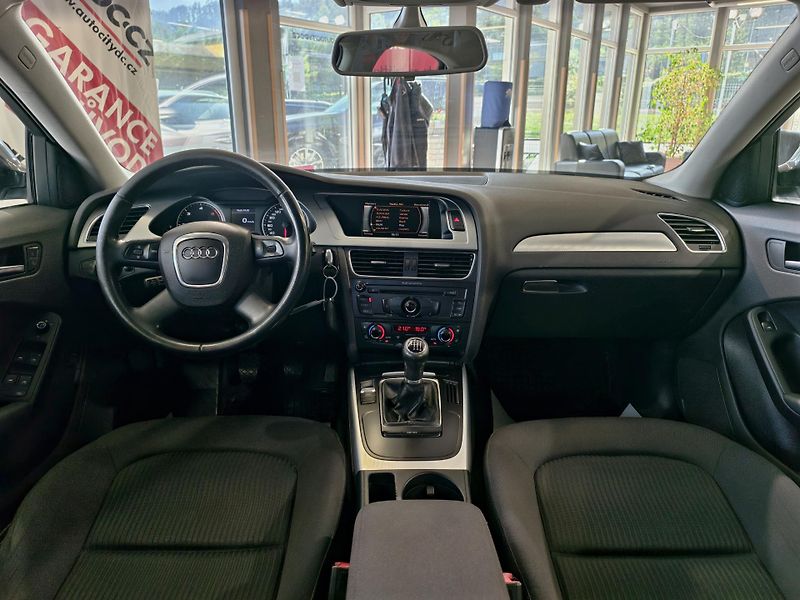 Audi A4 2.0 TDi 105kW BIXENONY, PDC - fotka 9 z 19