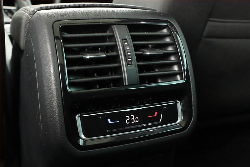 Volkswagen Passat (2022) 2.0 TDI, Automat, Navi - fotka 13 z 20