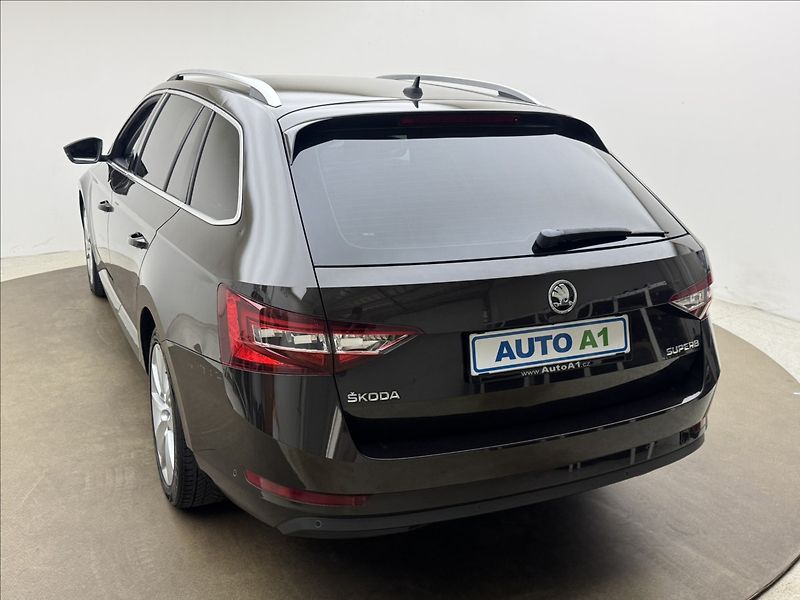 Škoda Superb 2,0 DSG STYLE+ CANTON DPH ČR - fotka 6 z 38