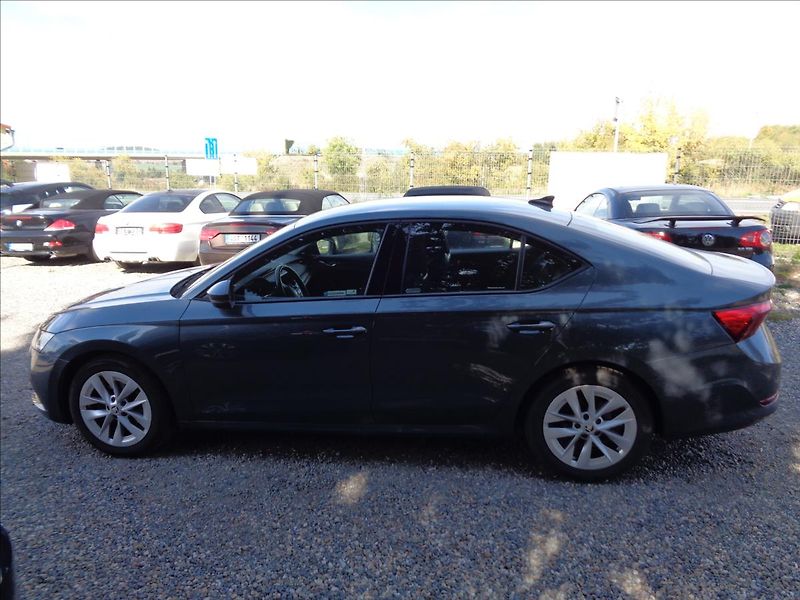 Škoda Octavia 1,5 - fotka 4 z 17