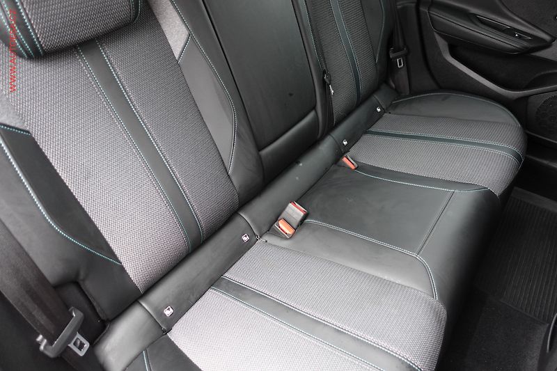 Peugeot 308 (2022) 1.2PT, ČR, Allure, LED - fotka 12 z 21