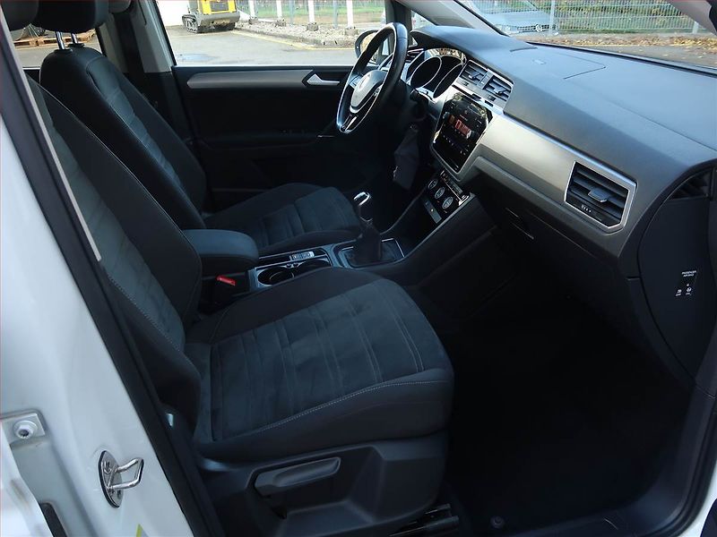 Volkswagen Touran (2021) 1.5 TSI - fotka 9 z 18