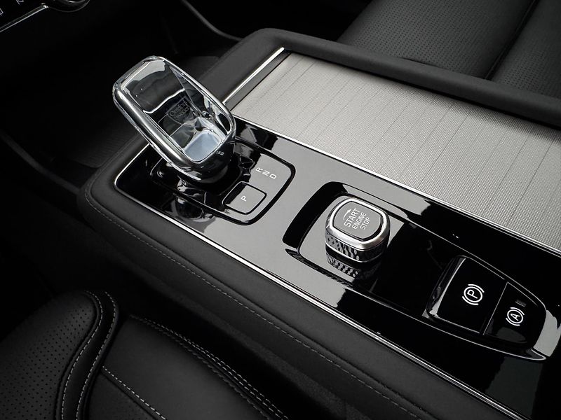 Volvo XC90 (2026) B5 AWD AUT BLACK EDITION ULTRA - fotka 23 z 27