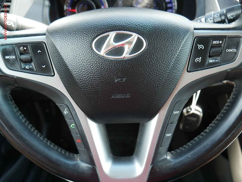 Hyundai i40 (2012) 1.7CRDI, ČR, AC, výhřev sed. - fotka 14 z 20