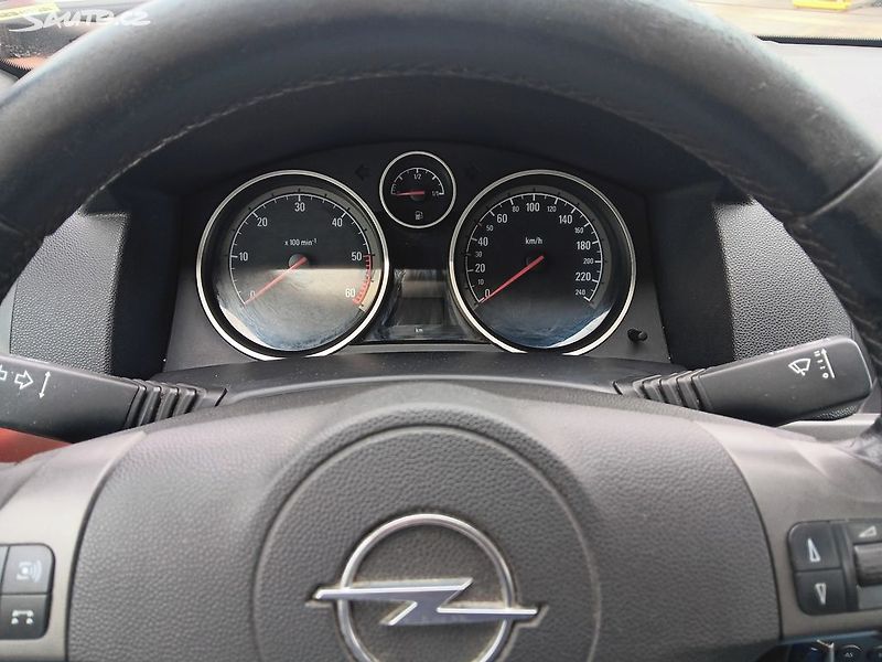 Opel Astra 1.7 CDTI - fotka 14 z 24