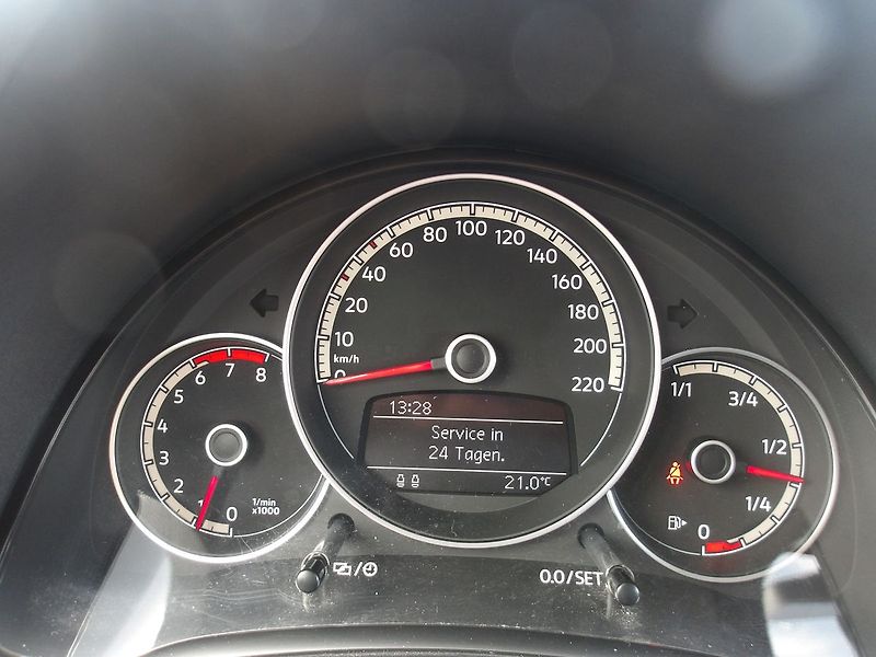 Volkswagen up! 1,0i Výbava Pěkny ! - fotka 18 z 21