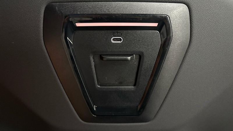 BMW i5 40 AUT eDrive M-paket Touring - fotka 33 z 33