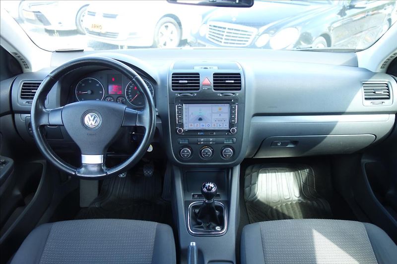 Volkswagen Golf 1,9 TDi 77KW, ČR, SERVIS. KN. - fotka 16 z 38