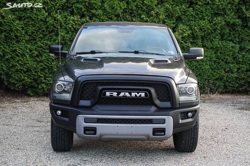 Dodge RAM (2015) 5.7 HEMI 4X4 REBEL EDITION - fotka 9 z 35