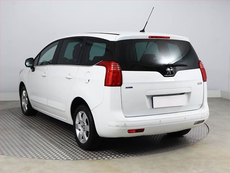Peugeot 5008 (2016) 1.6 BlueHDi, Automat, Navi - fotka 4 z 18