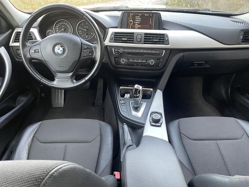 BMW Řada 3 318D - fotka 10 z 22