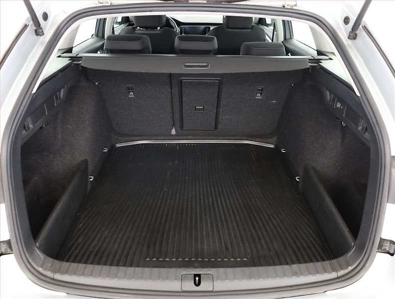 Škoda Octavia (2023) Ambition 2.0 TDI, ČR,1.maj - fotka 18 z 18