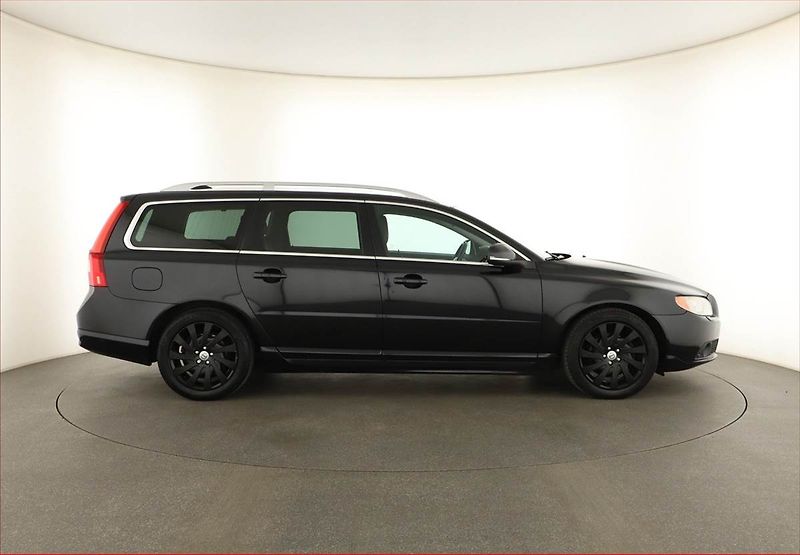 Volvo V70 (2012) 1.6 DRIVe, Navi, Xenony - fotka 6 z 17