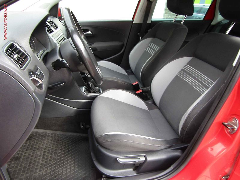 Volkswagen Polo (2013) 1.2 TSi, Ac, tempo, park - fotka 9 z 18