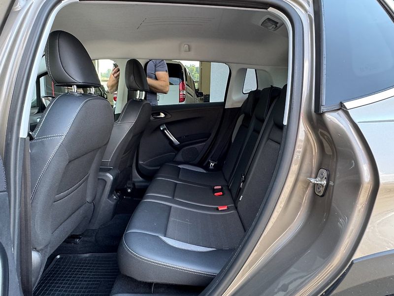 Peugeot 2008 (2016) 1.6 HDi GT-line - fotka 11 z 38