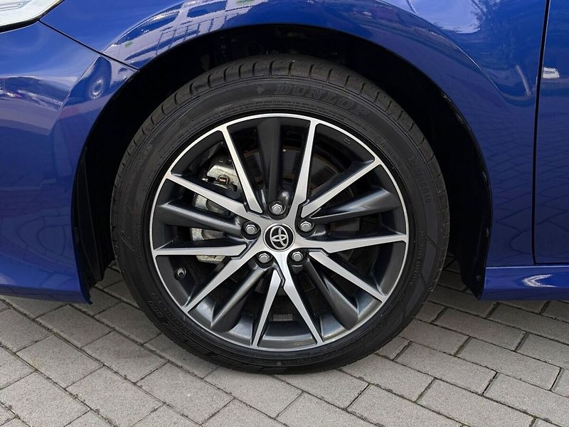 Toyota Camry 2,5 Hybrid Executive VIP - fotka 7 z 18
