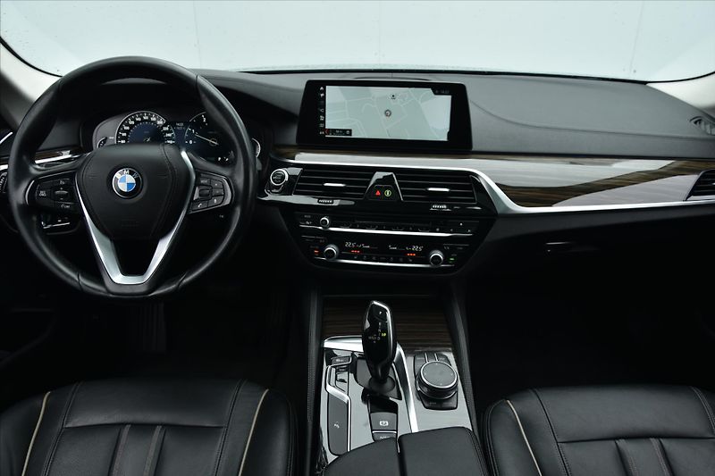 BMW Řada 5 520d xDrive LUXURY NAVI ČR - fotka 13 z 28
