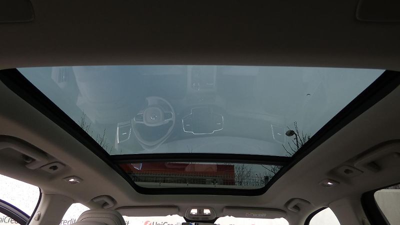 Volvo XC90 B5 AWD Plus Bright 7 míst - fotka 23 z 26