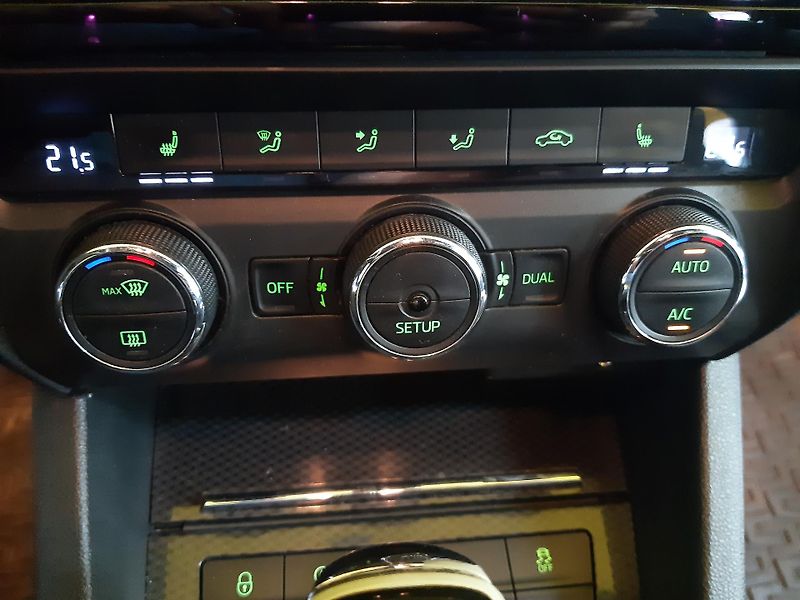 Škoda Octavia RS 2.0 TDI COMBI NAVI - fotka 11 z 28