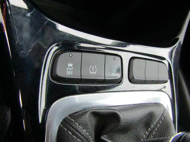 Opel Crossland X (2019) 1.2i, 1.maj,ČR, AC, výhřev - fotka 20 z 21