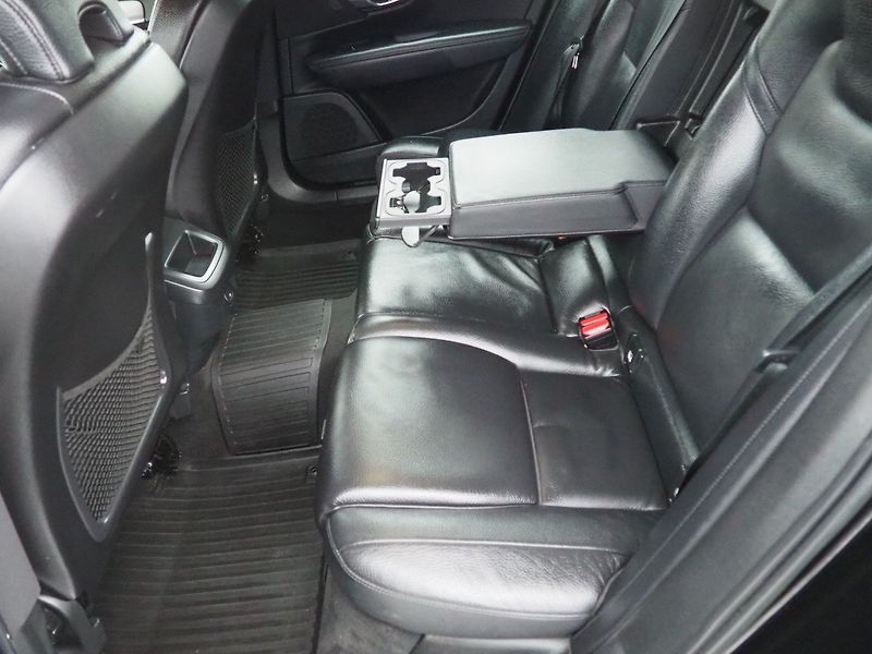 Volvo V90 (2022) B4, Momentum Pro - fotka 14 z 50