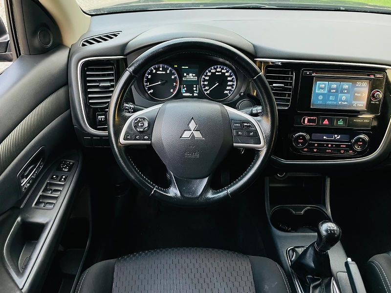Mitsubishi Outlander 2.0i 1.MAJITEL KAMERA TAŽNÉ - fotka 22 z 43