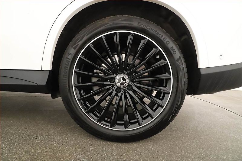 Mercedes-Benz GLC (2025) 200 d 4MATIC, AMG Line - fotka 21 z 21