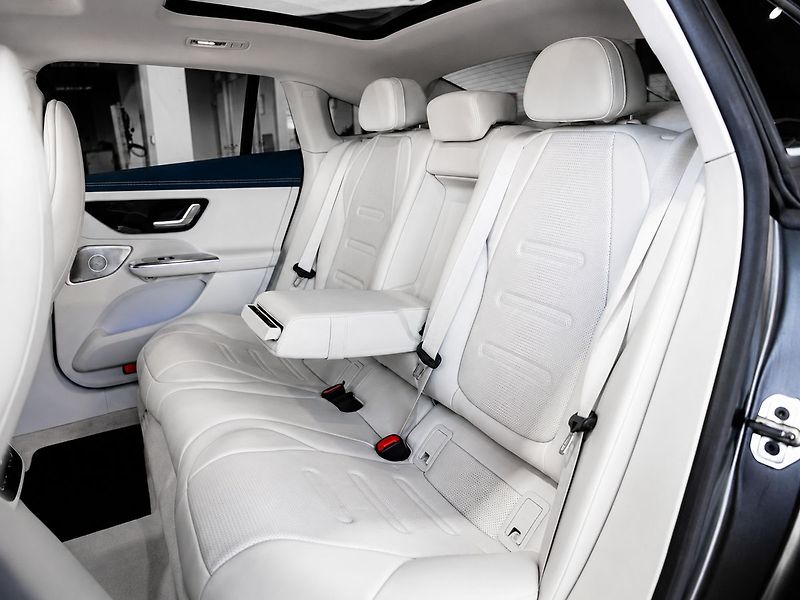 Mercedes-Benz EQE 53 AMG 4MATIC*hyperscreen MBUX - fotka 24 z 25